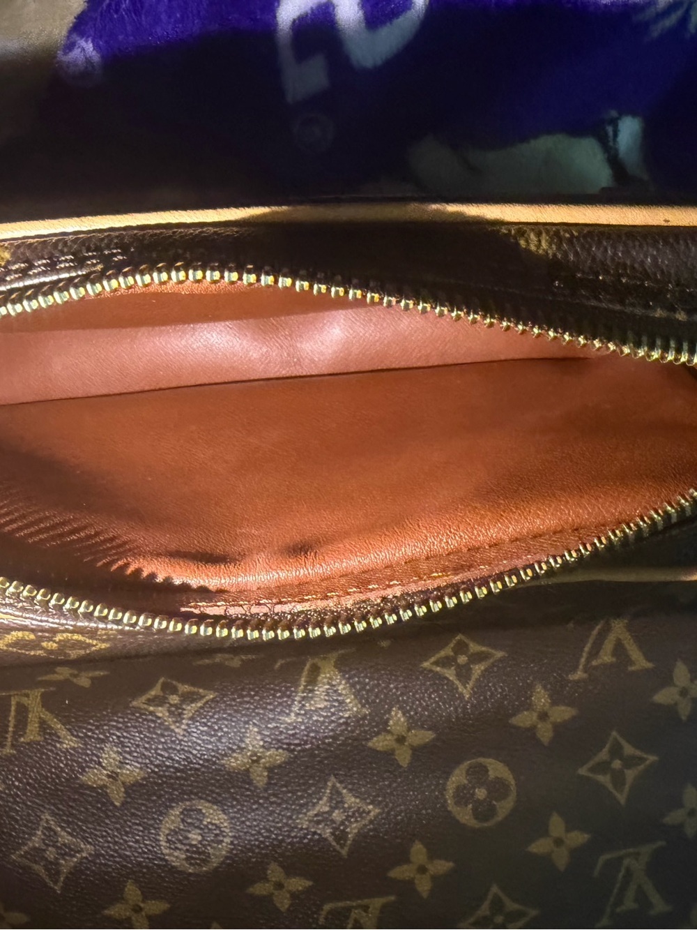 Louis Vuitton - Picture 9 of 12